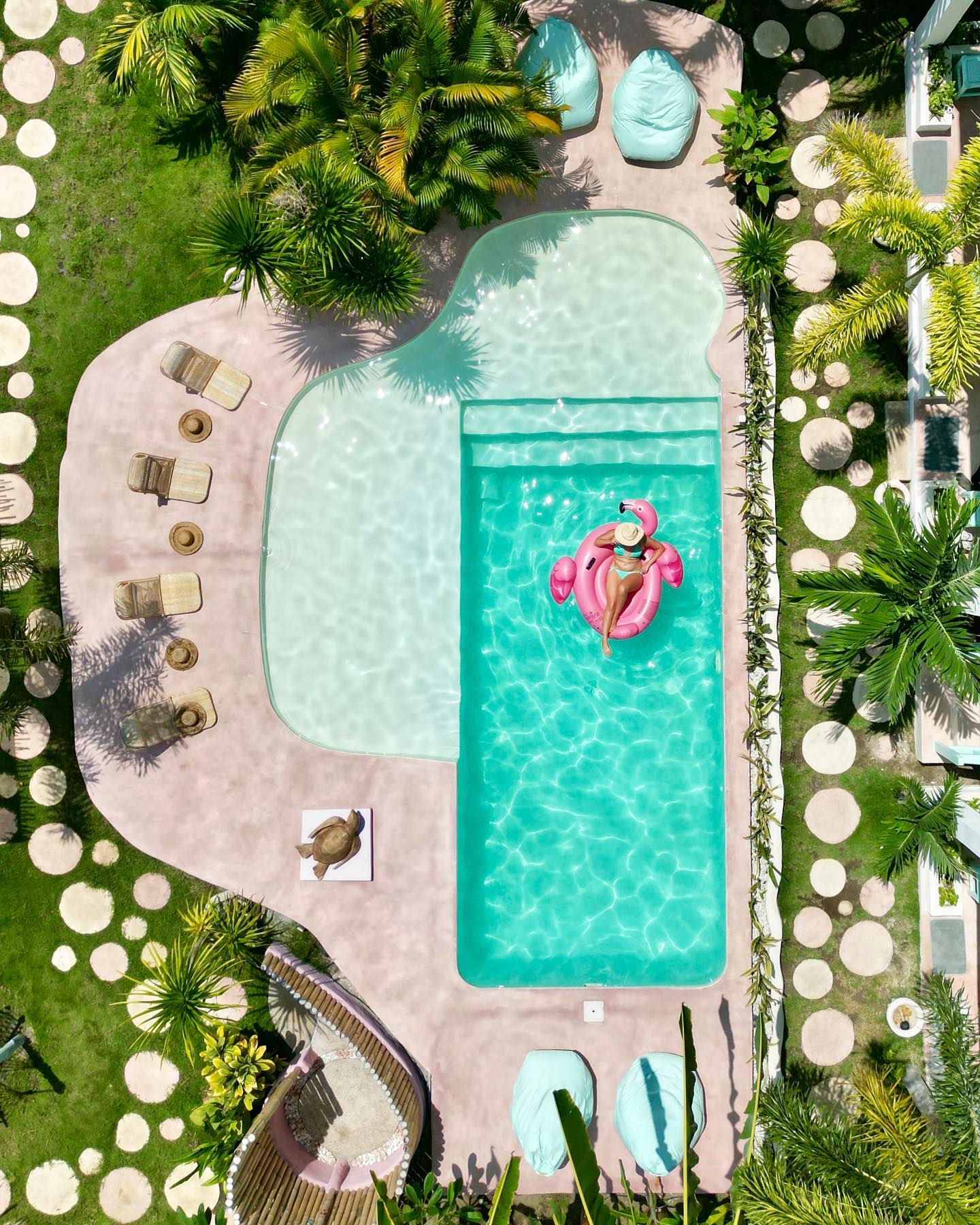 pink pool la isla bonita